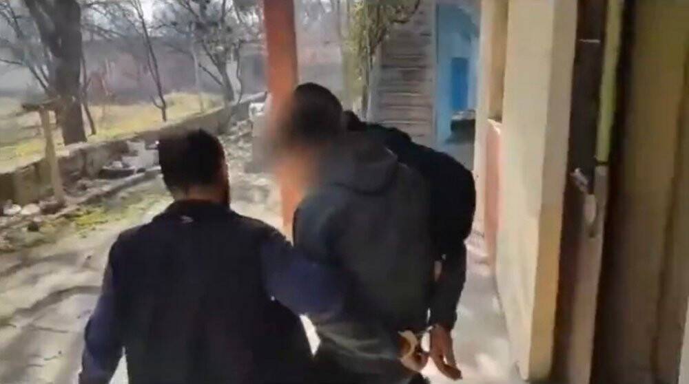 Çaldıkları araca yakıt aldılar, parasını ödemeden kaçtılar