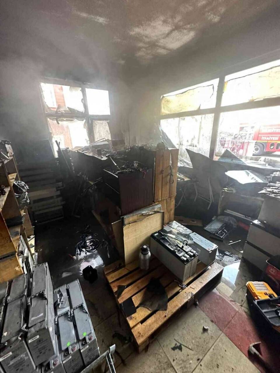 Depoda çıkan yangın söndürüldü