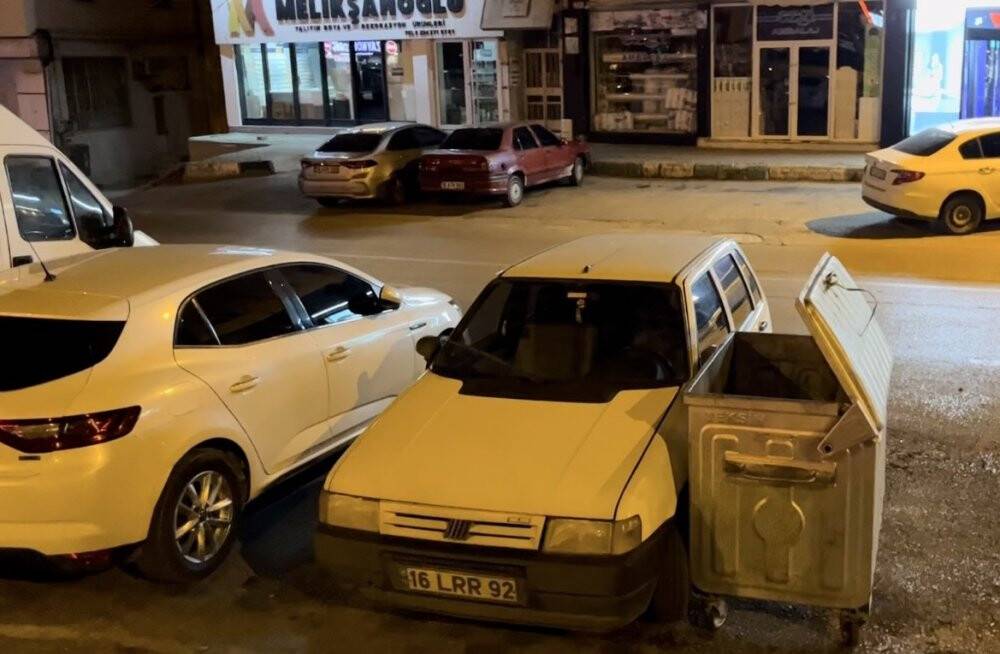 Şiddetli lodos 3 katlı binanın çatısını uçurdu