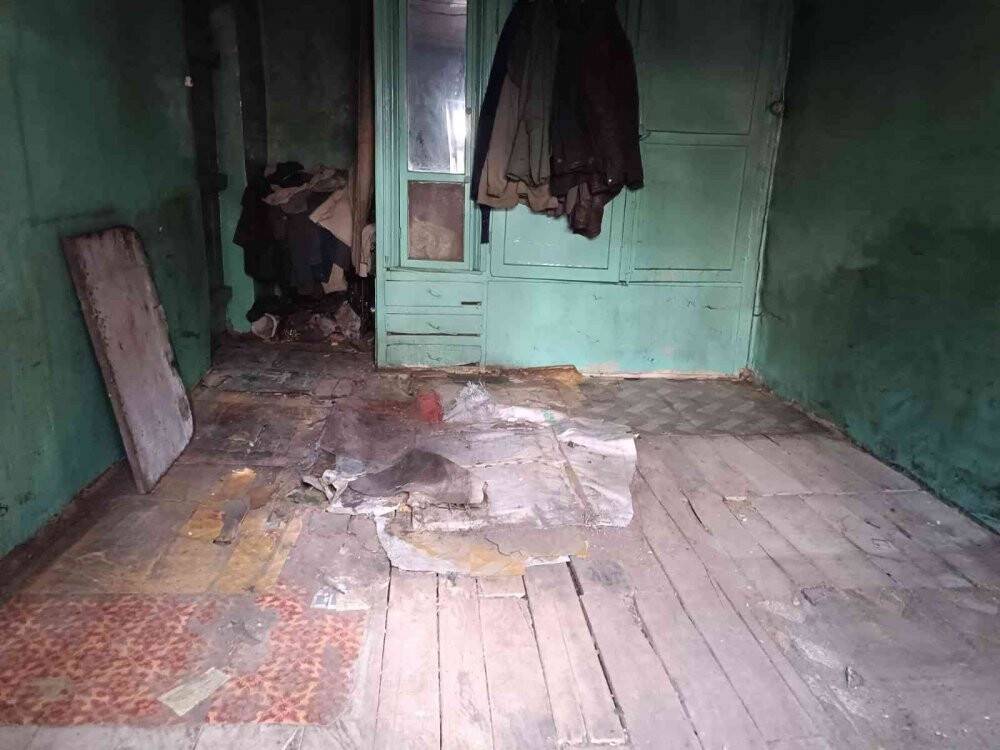 Kötü koku ihbarı üzerine gidildi: Çöp ev çıktı