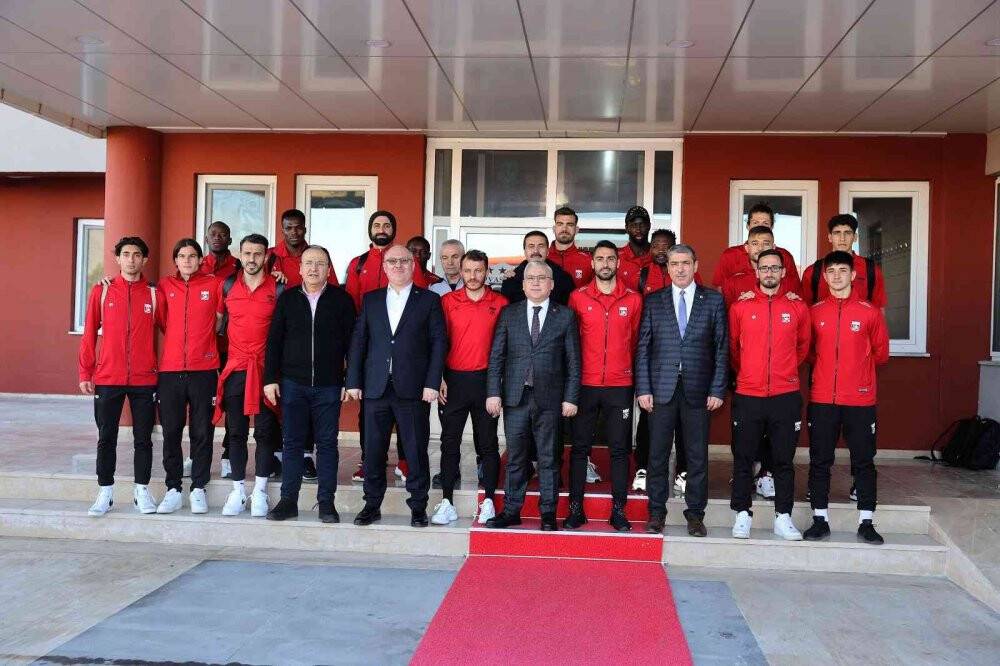 Sivasspor kafilesi 8 eksikle Gaziantep'te