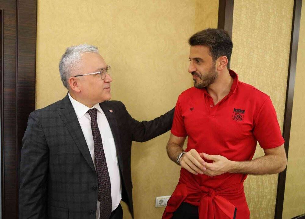 Sivasspor kafilesi 8 eksikle Gaziantep'te