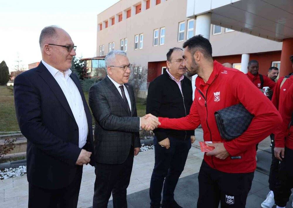 Sivasspor kafilesi 8 eksikle Gaziantep'te