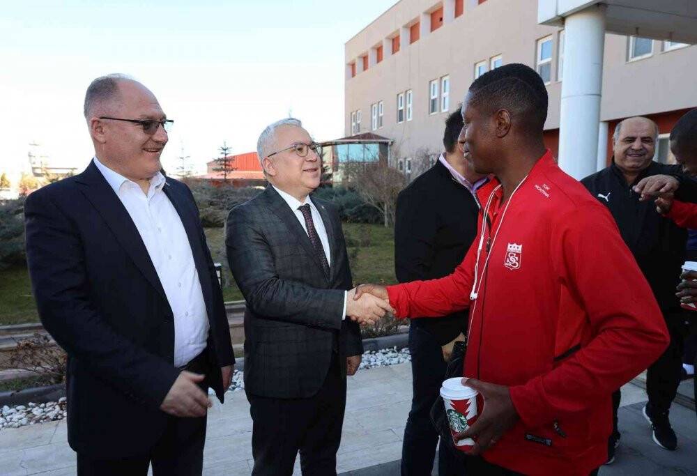 Sivasspor kafilesi 8 eksikle Gaziantep'te