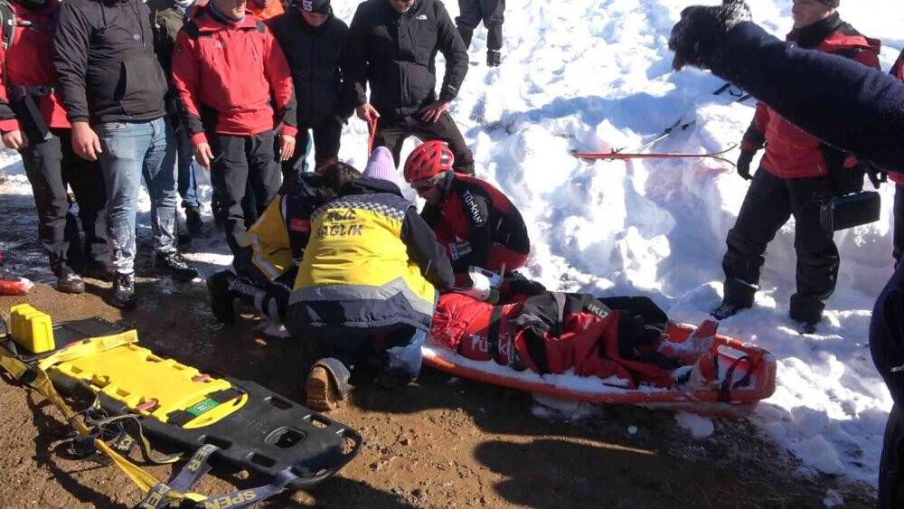 Gençler ve Büyükler Dağ Kayağı Türkiye Şampiyonası  yapıldı