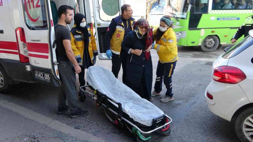 Otomobiller çarpıştı: 4 yaralı