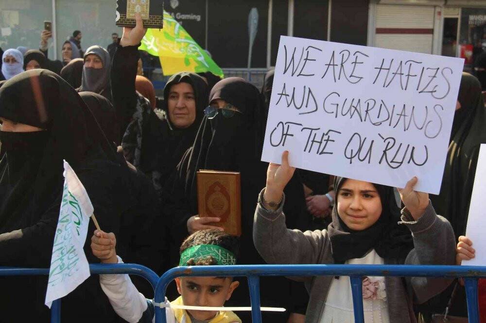 Batman’da binlerce kişi İsveç’te Kur’an-ı Kerim’in yakılmasını protesto etti