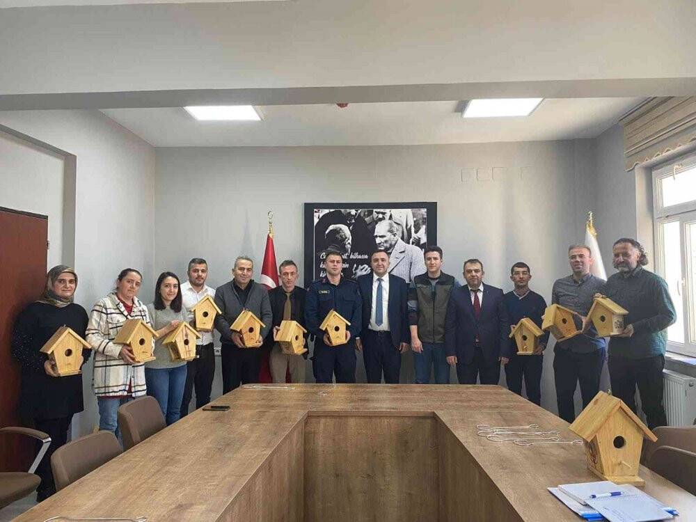 Derebucak’ta kuşlara sıcak yuva