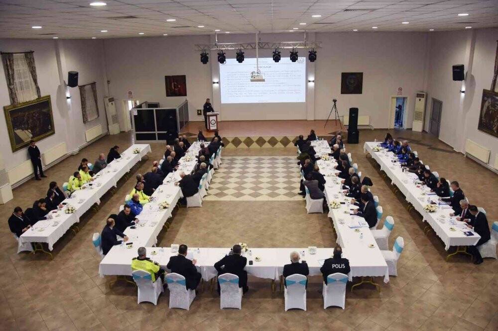 İl Emniyet Müdürü Dinç muhtarlarla buluştu