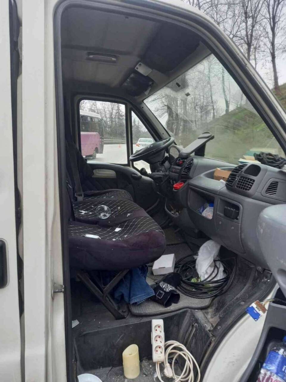 Minibüs ile otomobil kafa kafaya çarpıştı: 4 yaralı