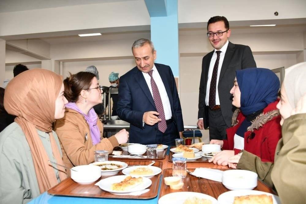 O şehirde 10 bin öğrenciye ücretsiz yemek
