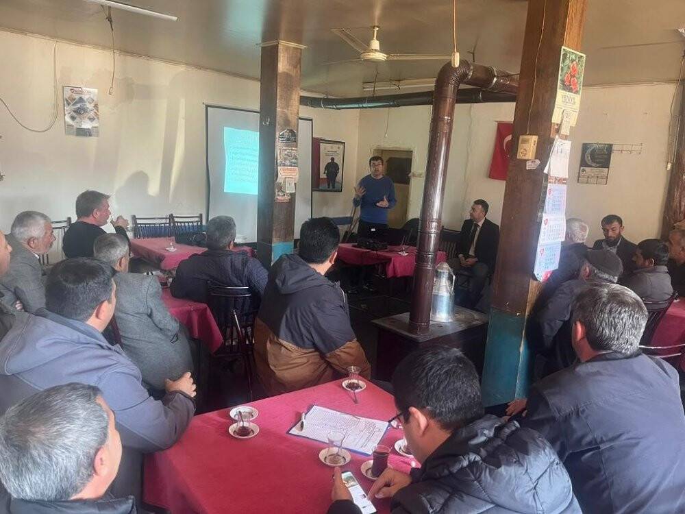 Beyşehir’de çiftçi eğitim toplantıları devam ediyor