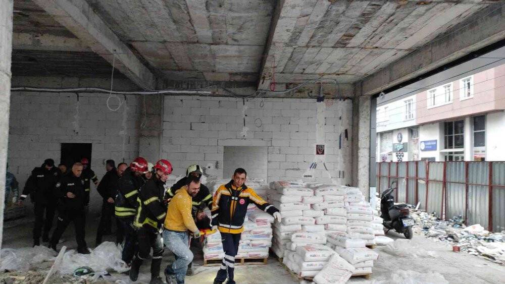 Genç inşaat işçisi asansör boşluğuna düşerek yaralandı