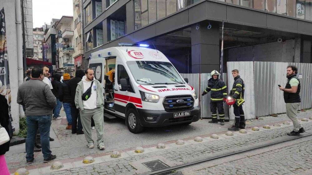 Genç inşaat işçisi asansör boşluğuna düşerek yaralandı