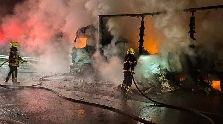 Seyir halinde alev aldı,  kullanılamaz hale geldi