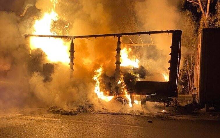 Seyir halinde alev aldı,  kullanılamaz hale geldi