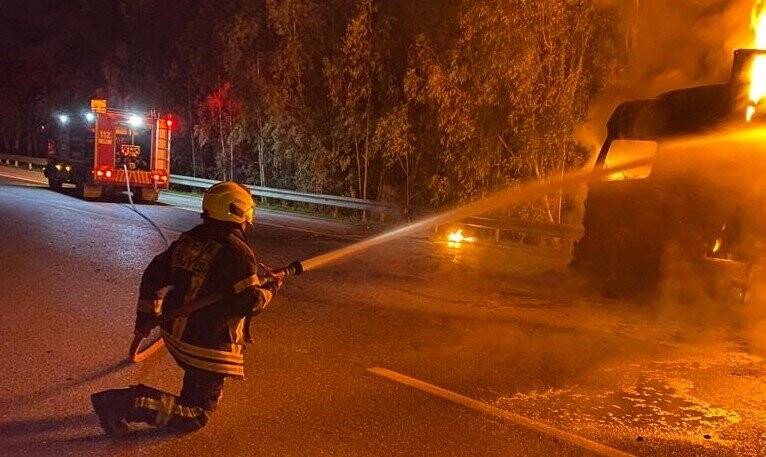 Seyir halinde alev aldı,  kullanılamaz hale geldi