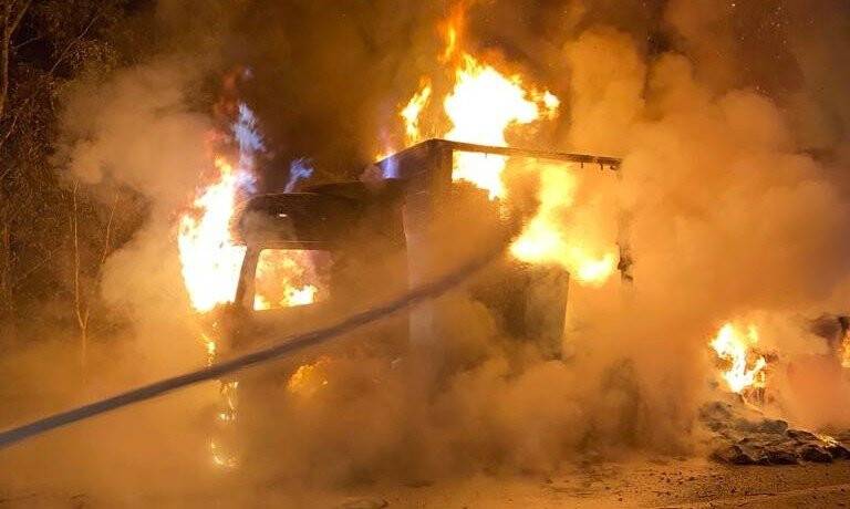 Seyir halinde alev aldı,  kullanılamaz hale geldi