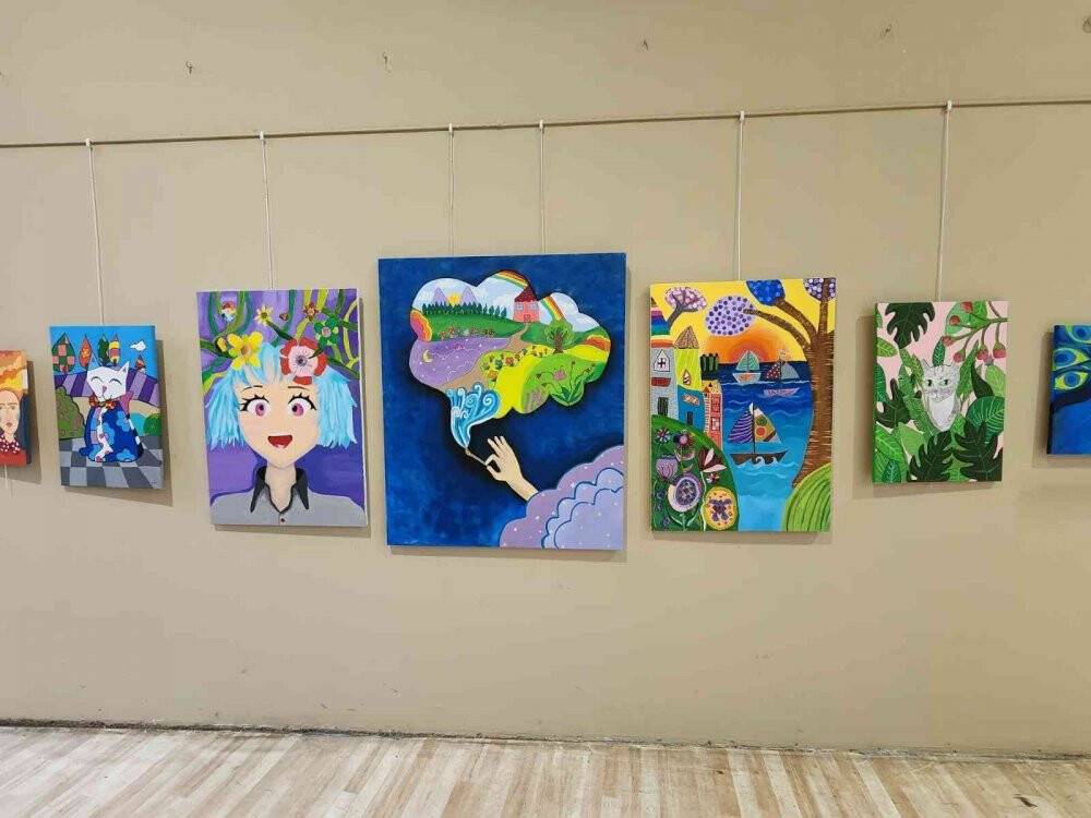 10 yaşındaki Deren, resim sergisi açtı