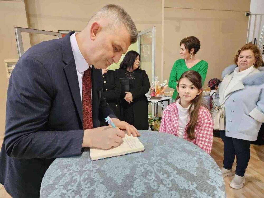 10 yaşındaki Deren, resim sergisi açtı