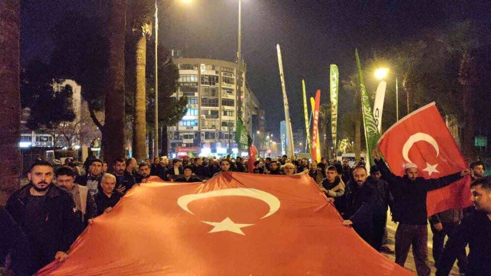 İsveç’e tekbir sesleriyle tepki gösterildi