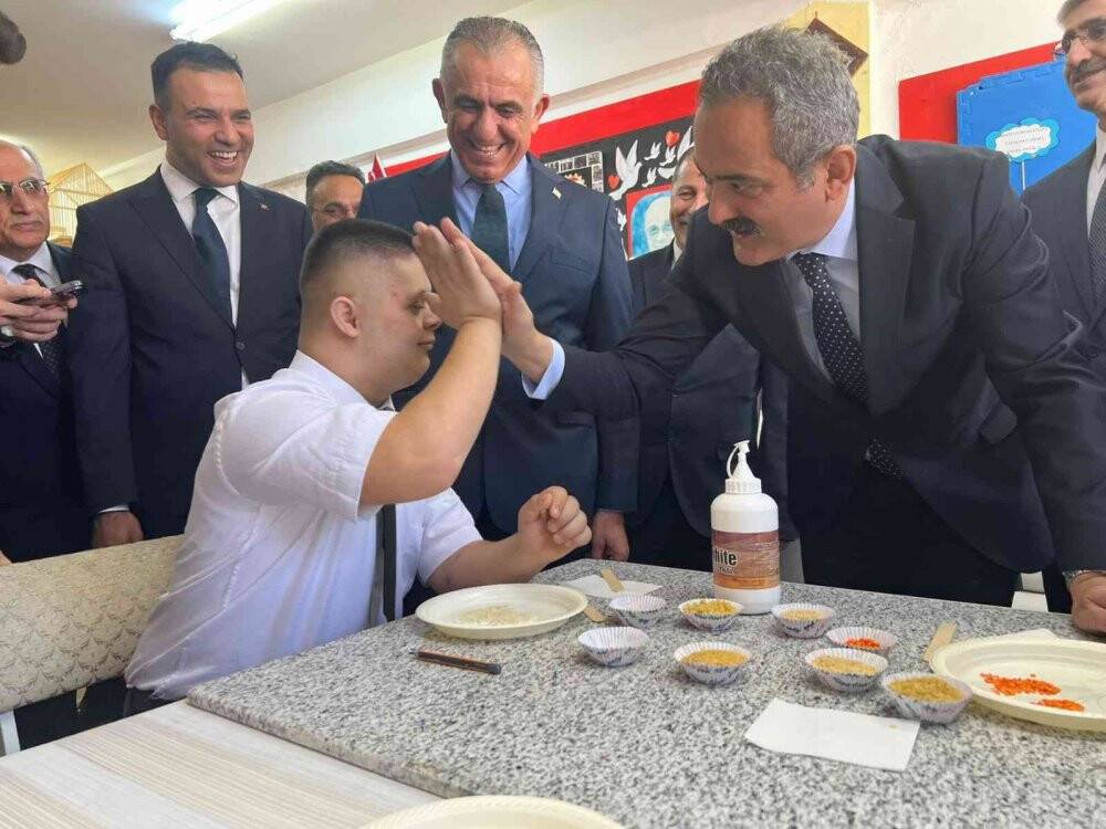 Milli Eğitim Bakanı Özer, KKTC Cumhurbaşkanı Tatar ile görüştü