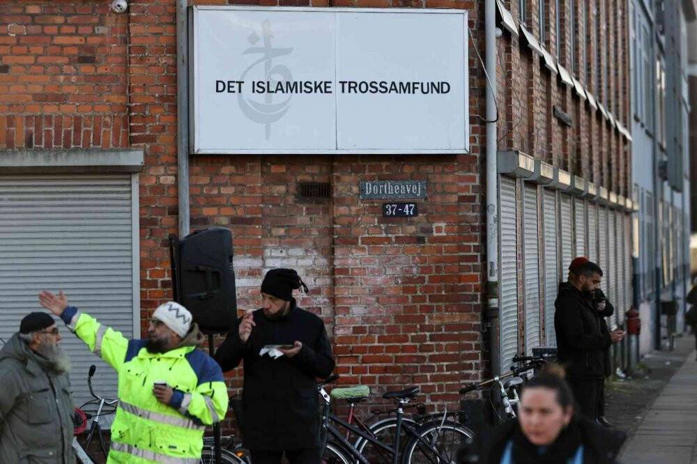 Aşırı sağcı Rasmus Paludan bu kez Danimarka’da Kur’an-ı Kerim yaktı