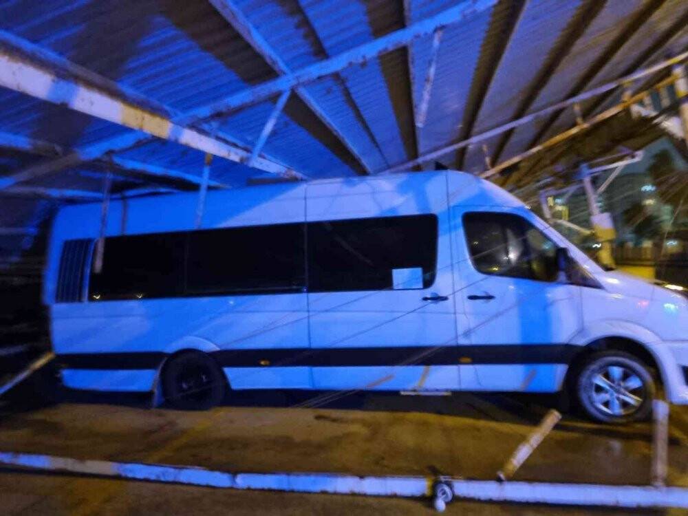 Şiddetli fırtına nedeniyle pazarın çatısı çöktü