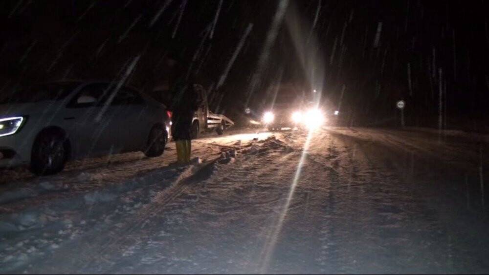 Antalya-Konya Kara Yolu'nda kar! Kalınlığı 20 santime ulaştı