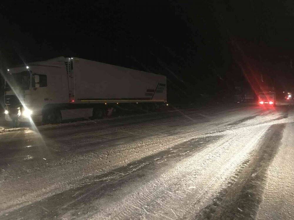 Antalya-Konya Kara Yolu'nda kar! Kalınlığı 20 santime ulaştı