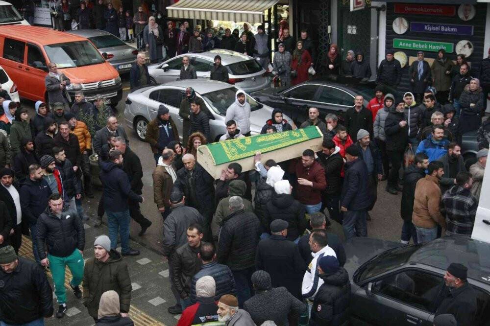Cinayete kurban giden dört kişi son yolculuklarına uğurlandı