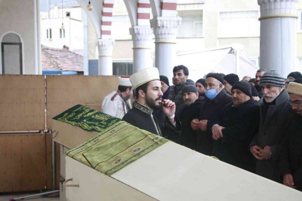 Cinayete kurban giden dört kişi son yolculuklarına uğurlandı