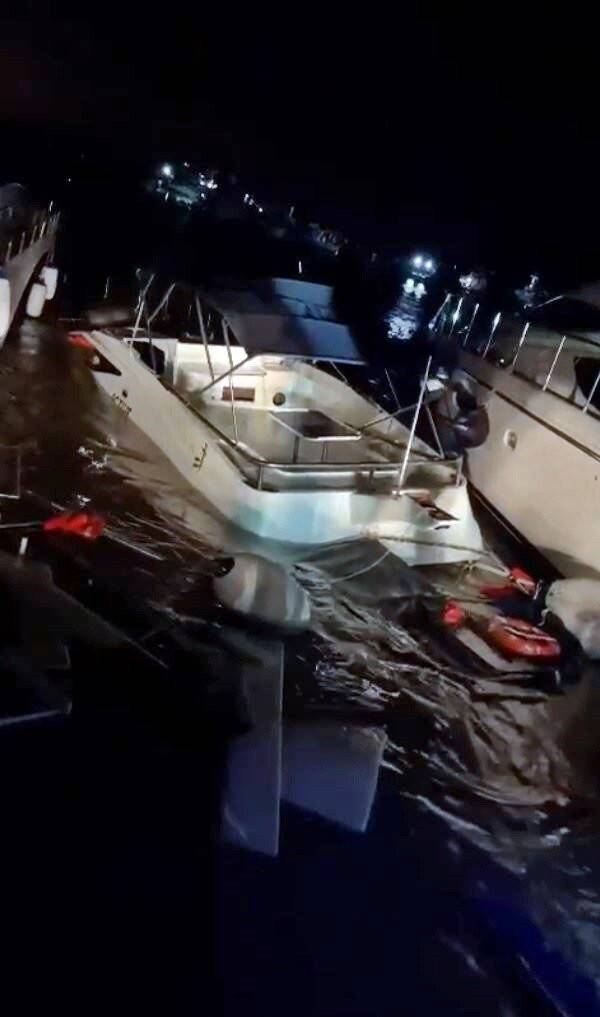 Fırtınanın hızı 153 kilometreye çıktı, şehir felç oldu