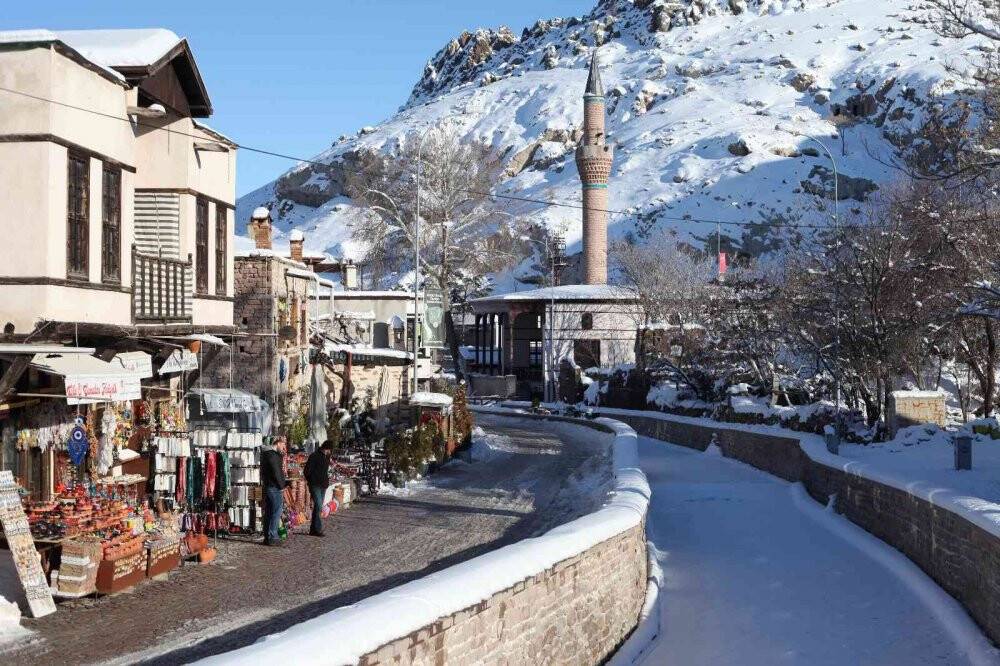 Geçen yıl kar altındaki tarihi Sille bu yıl kara hasret