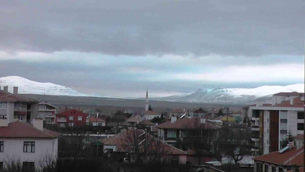 Konya'nın o ilçesinde yüksek kesimlere kar yağdı