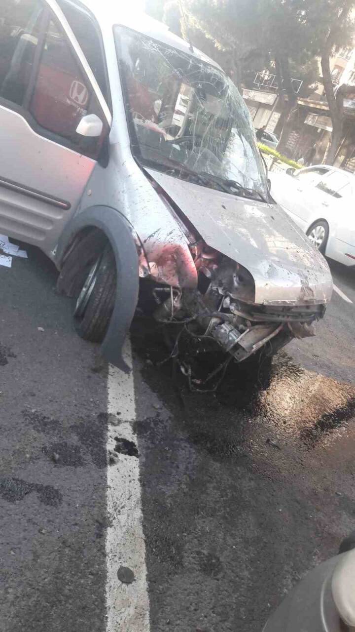 Kontrolden çıkan araç takla attı: 3 yaralı