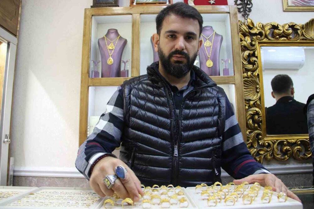 Kuyumcu, kuyumcu tarafından soyuldu