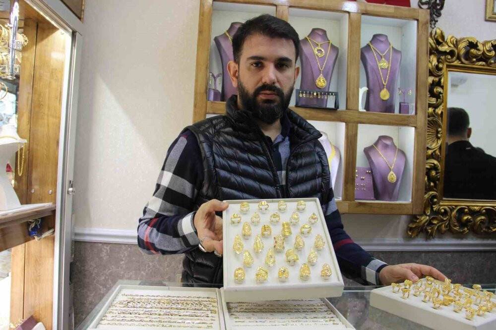 Kuyumcu, kuyumcu tarafından soyuldu