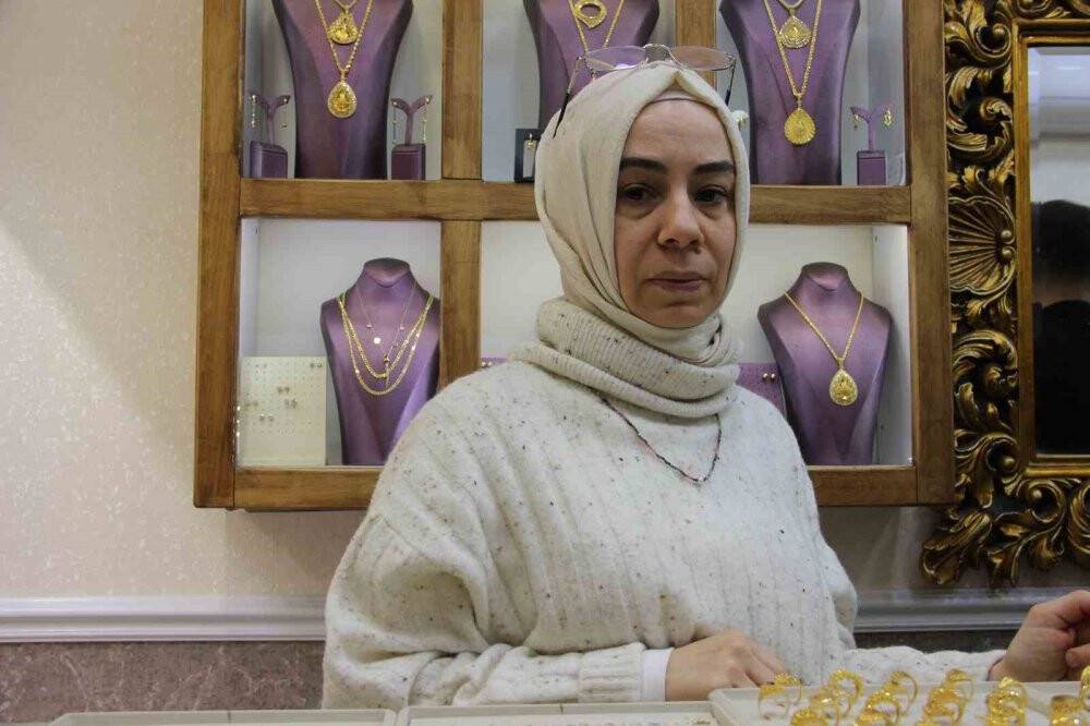 Kuyumcu, kuyumcu tarafından soyuldu