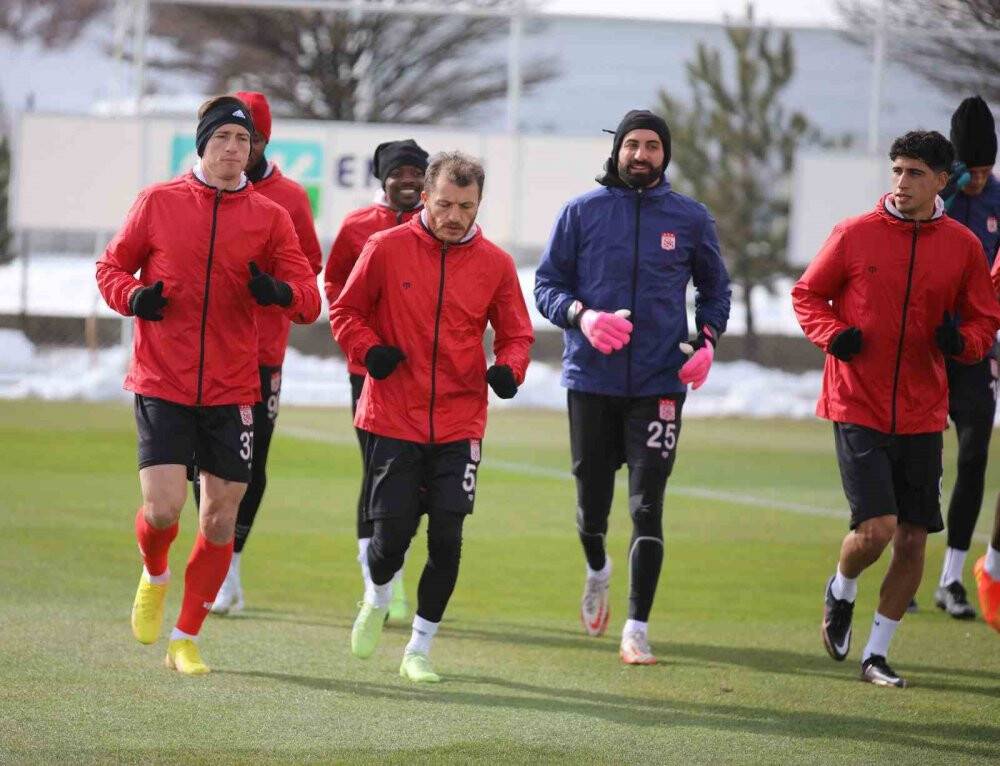 Sivassporun yeni transferi Saiz ilk idmana çıktı