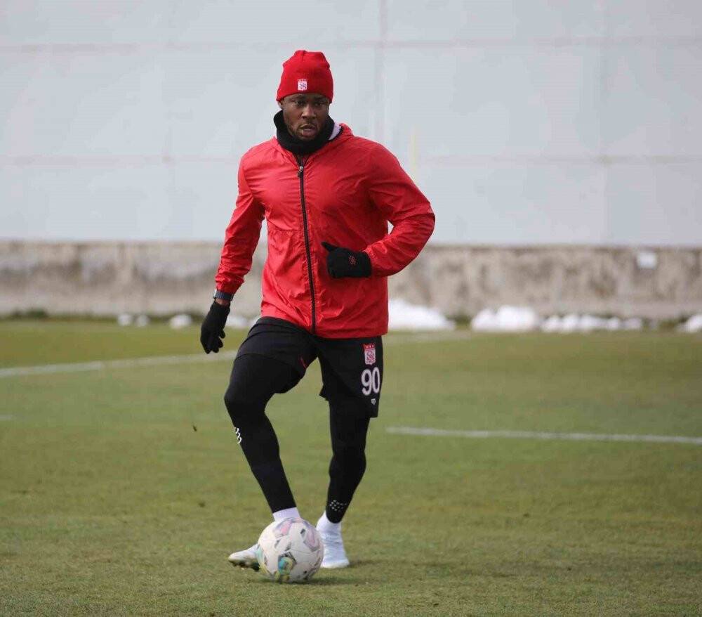 Sivassporun yeni transferi Saiz ilk idmana çıktı