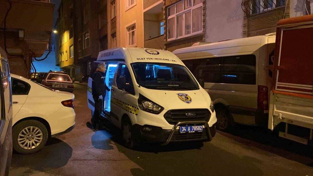 Boşanma aşamasında olduğu eşini sokak ortasında öldürdü