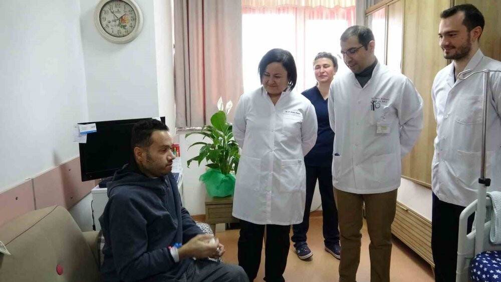 Kaval kemiğinden çene yapılan hasta sağlığına kavuştu