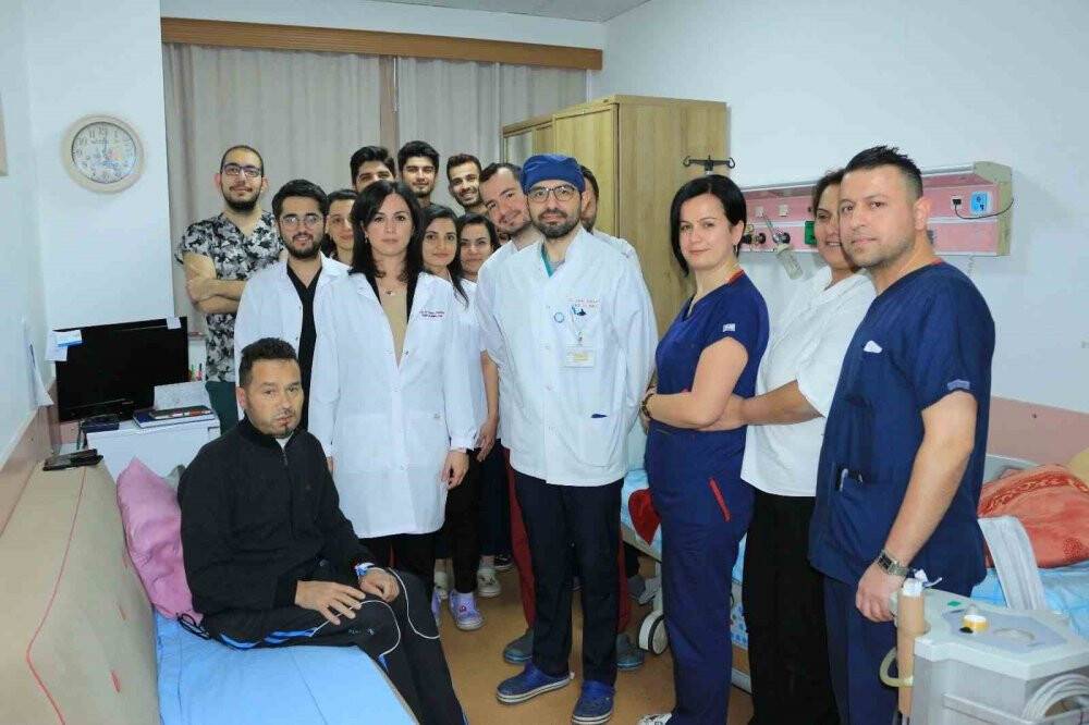 Kaval kemiğinden çene yapılan hasta sağlığına kavuştu