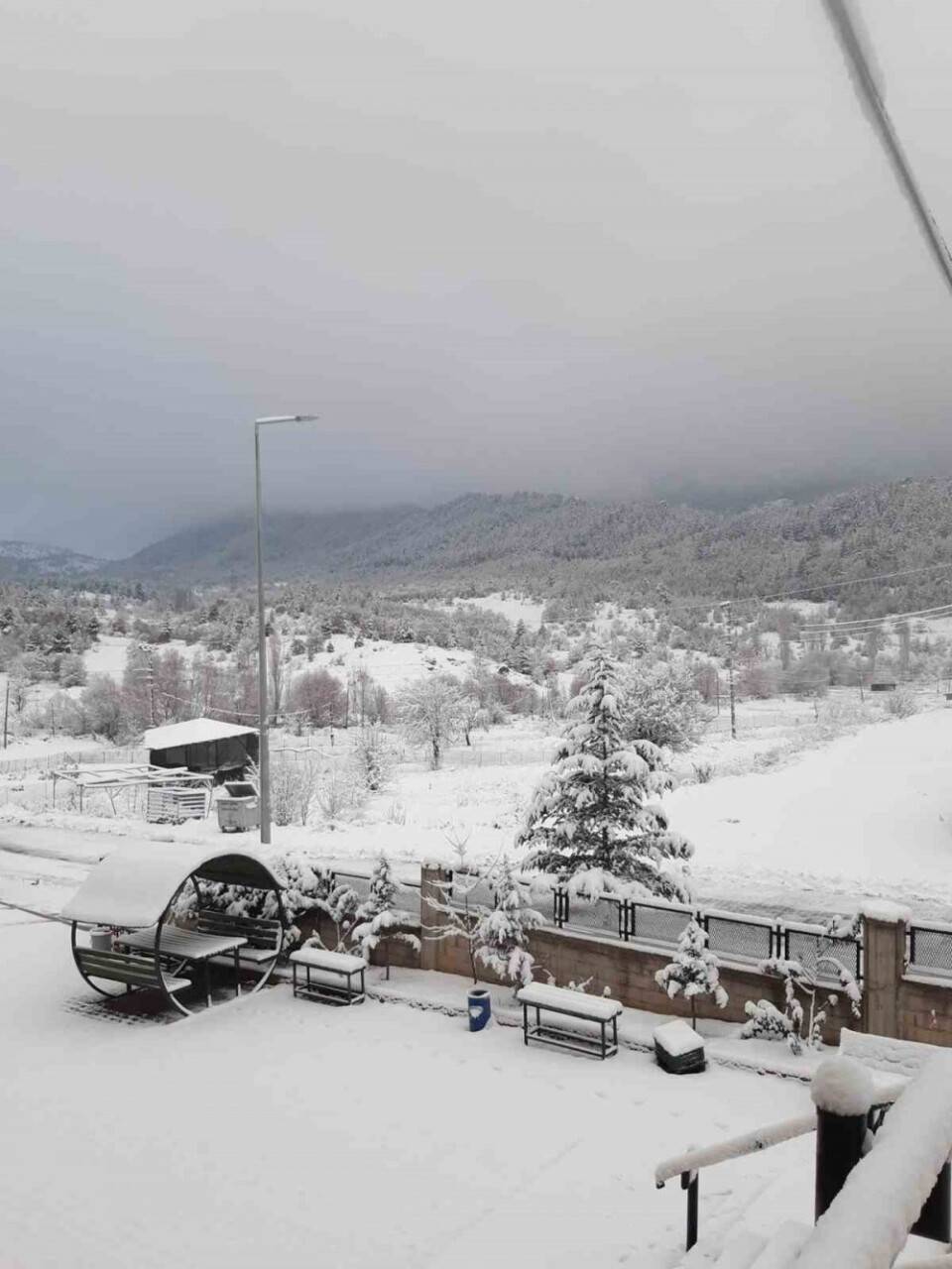 Kuruma tehlikesiyle karşı karşıya olan Beyşehir Gölü’ne kar yağışı umut oldu