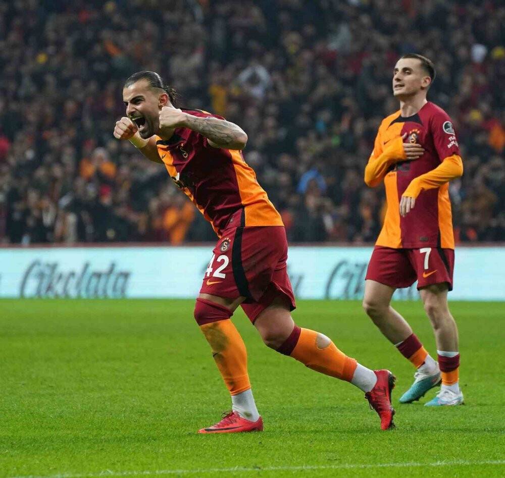Galatasararay: 1 - Ümraniyespor: 2 (İlk yarı)