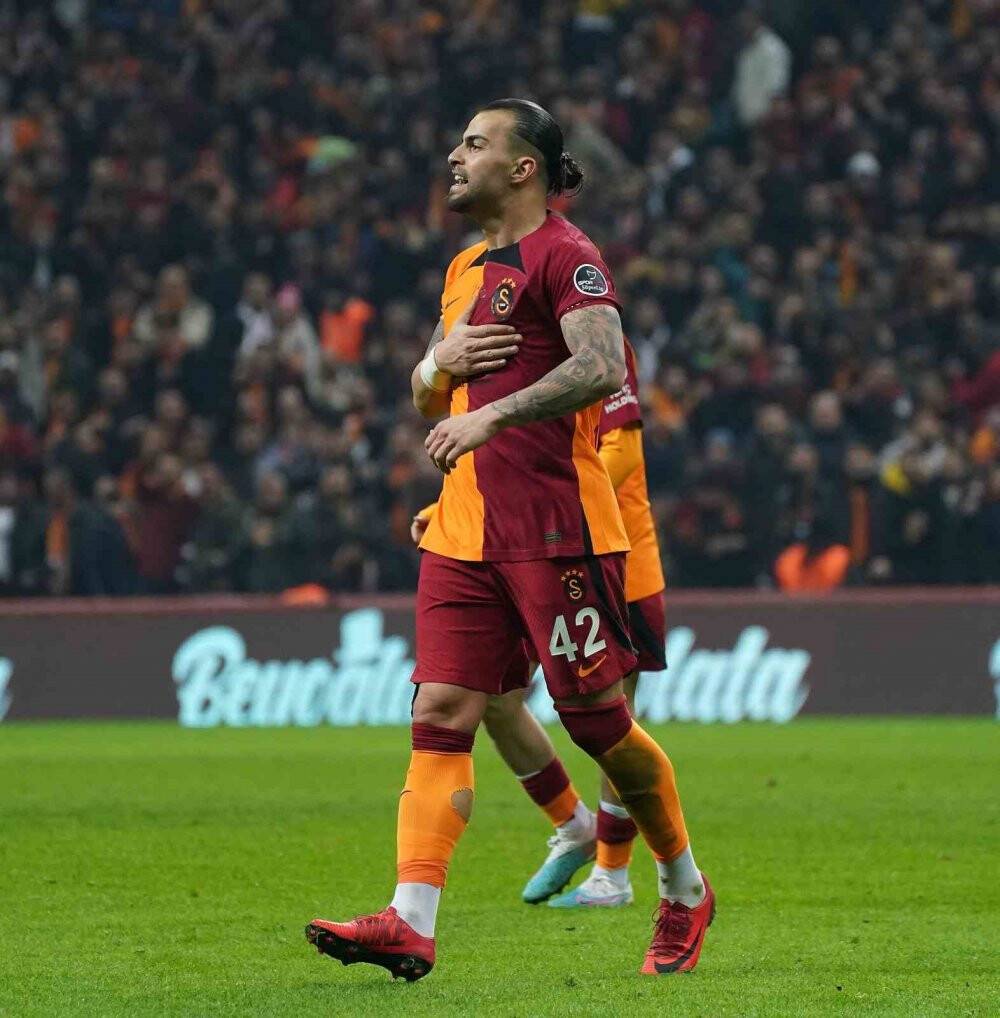 Galatasararay: 1 - Ümraniyespor: 2 (İlk yarı)