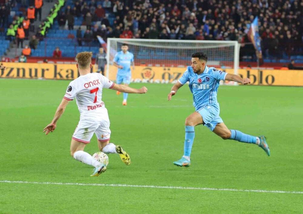 Trabzonspor: 1 - FTA Antalyaspor: 0 (İlk yarı)