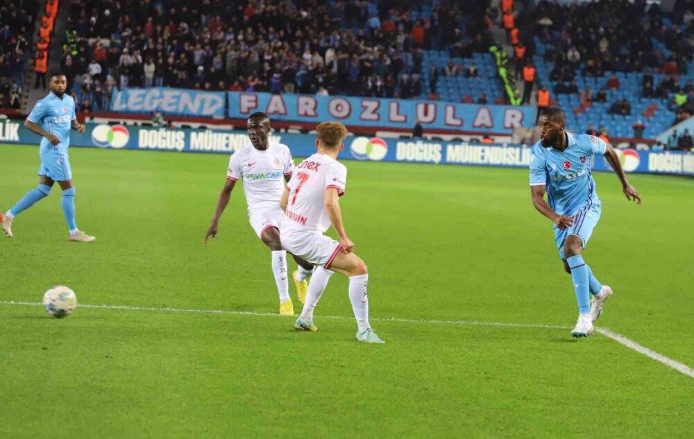 Trabzonspor: 1 - FTA Antalyaspor: 0 (İlk yarı)
