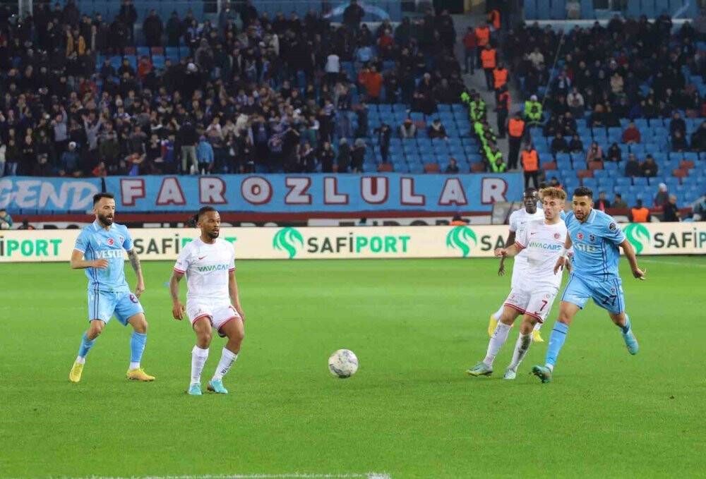 Trabzonspor: 1 - FTA Antalyaspor: 0 (İlk yarı)